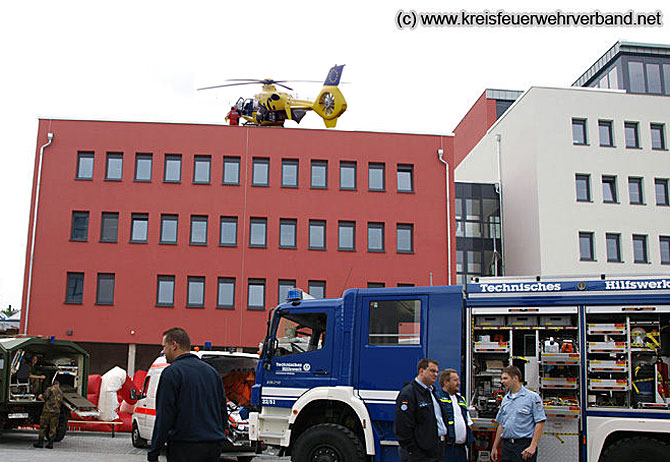 Erste Landung des neuen Hubschraubers auf dem Dach des GAZ-Nachbargebäudes in Limburg